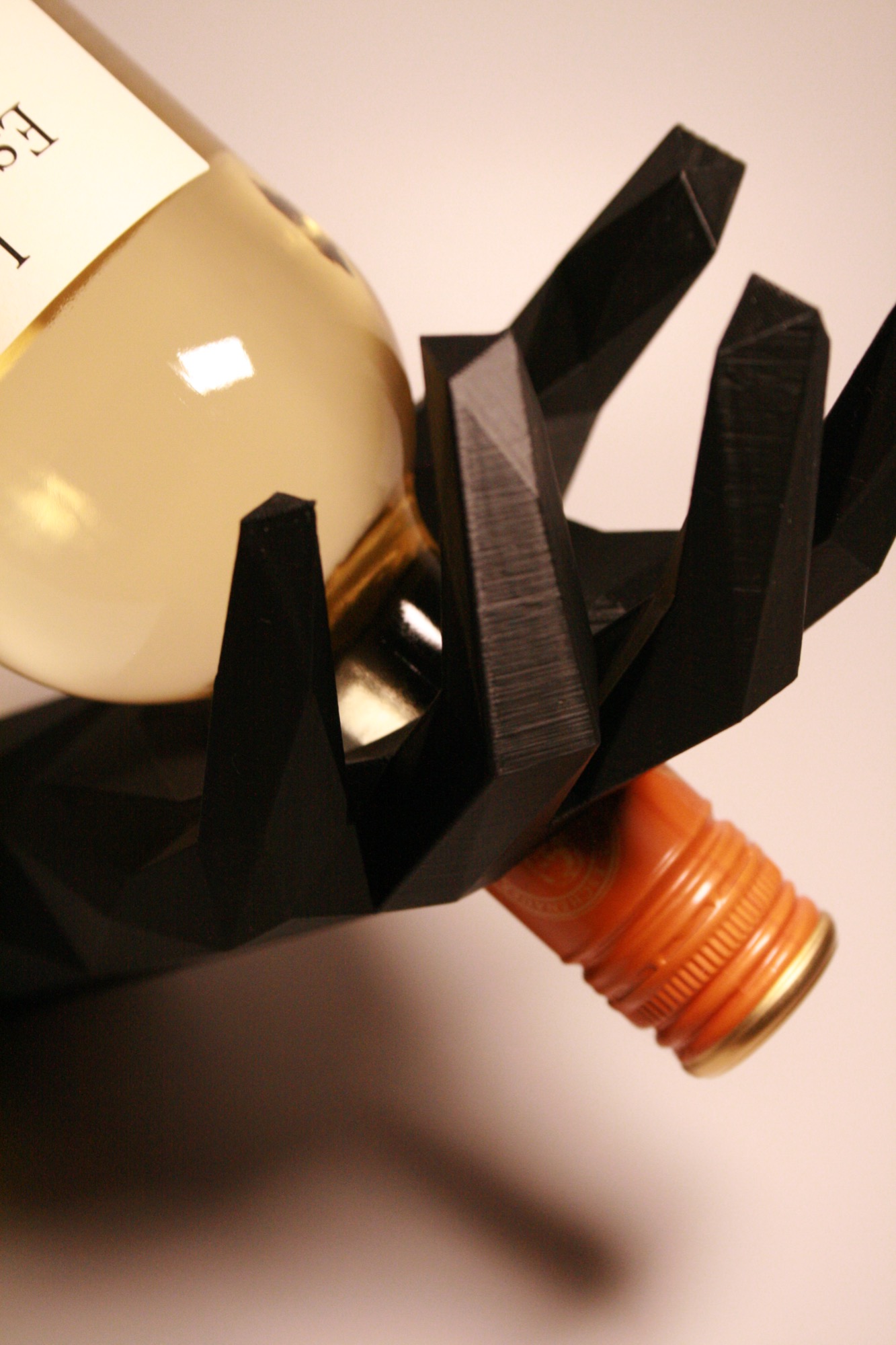 Рука (подставка под вино) 6